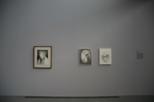 毛焰 《安迪3号》 纸上水彩 61×46cm 2010年
《托马斯手稿2号》 64×48.3cm 2015
《托马斯手稿3号》 64×48.3cm 2015
毛焰 《安迪3号》 纸上水彩 61×46cm 2010年
《托马斯手稿2号》 64×48.3cm 2015
《托马斯手稿3号》 64×48.3cm 2015