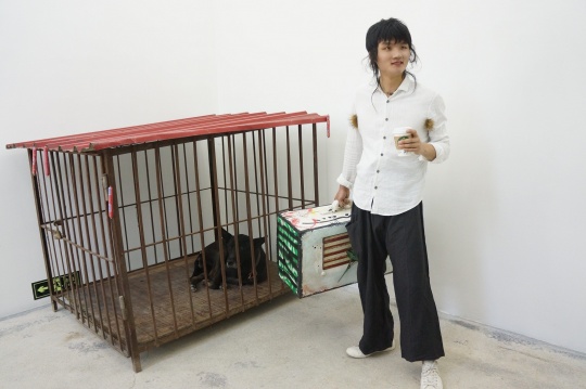 艺术家童昆鸟和他的“策展人”汽水
艺术家童昆鸟和他的“策展人”汽水