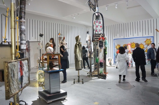 童昆鸟个展站台开幕 现实比浪漫还浪漫 童昆鸟个展站台开幕 现实比浪漫还浪漫