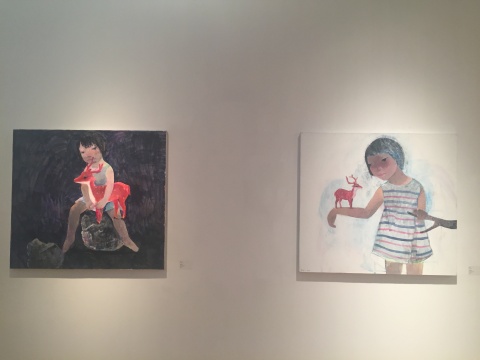 两件画面中有“鹿”的作品。忻洛汀说她发现鹿并不能很好地表现出她想表达的感情,因此没有再继续尝试小鹿的描绘
两件画面中有“鹿”的作品。忻洛汀说她发现鹿并不能很好地表现出她想表达的感情,因此没有再继续尝试小鹿的描绘
