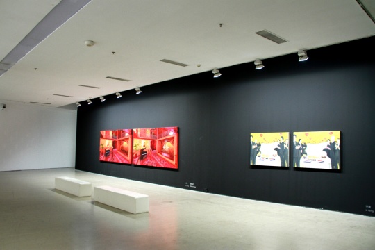 展览空间李青  《音乐课》（左）  《大家来找茬·开吃》（右）