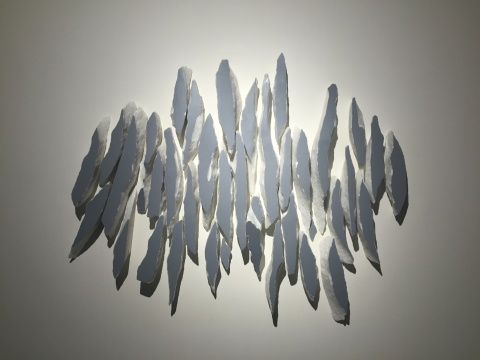 《三十六划》 96×120×8cm 白色大理石、丙烯 2016
《三十六划》 96×120×8cm 白色大理石、丙烯 2016