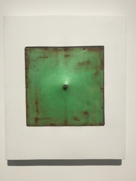 《错位-透视》60×60×100cm 布面综合材料 2015
《错位-透视》60×60×100cm 布面综合材料 2015