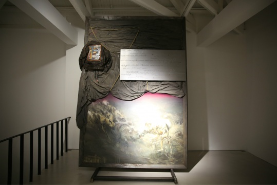 《爱情的智齿》 布面油画装置 318×218×10cm 2015-2016
《爱情的智齿》 布面油画装置 318×218×10cm 2015-2016