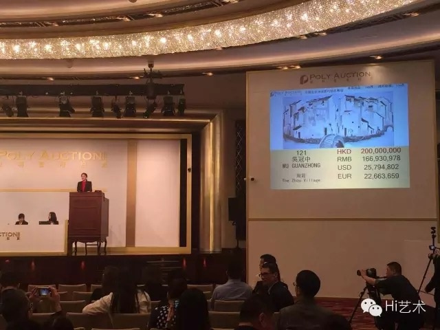 4月4日晚,吴冠中作品《周庄》以2.36亿港币的价格刷新中国油画拍卖纪录©保利香港
4月4日晚,吴冠中作品《周庄》以2.36亿港币的价格刷新中国油画拍卖纪录©保利香港