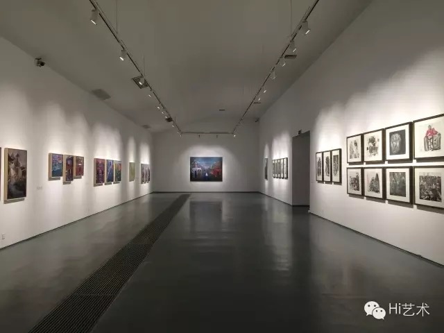 孔千个展”不合时宜“展览现场,呈现了孔千近30年90余件作品
孔千个展”不合时宜“展览现场,呈现了孔千近30年90余件作品