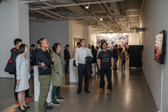 展览现场 评委及艺术家观展 展览现场 评委及艺术家观展