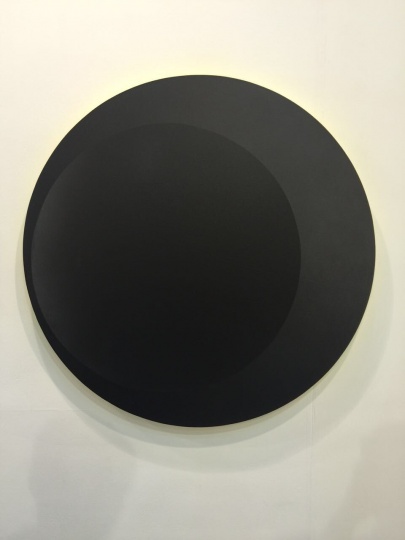 亚洲艺术中心 马树青《圆 2016-2》 矿物质色粉、丙烯、亚麻布 直径100cm 2016
亚洲艺术中心 马树青《圆 2016-2》 矿物质色粉、丙烯、亚麻布 直径100cm 2016