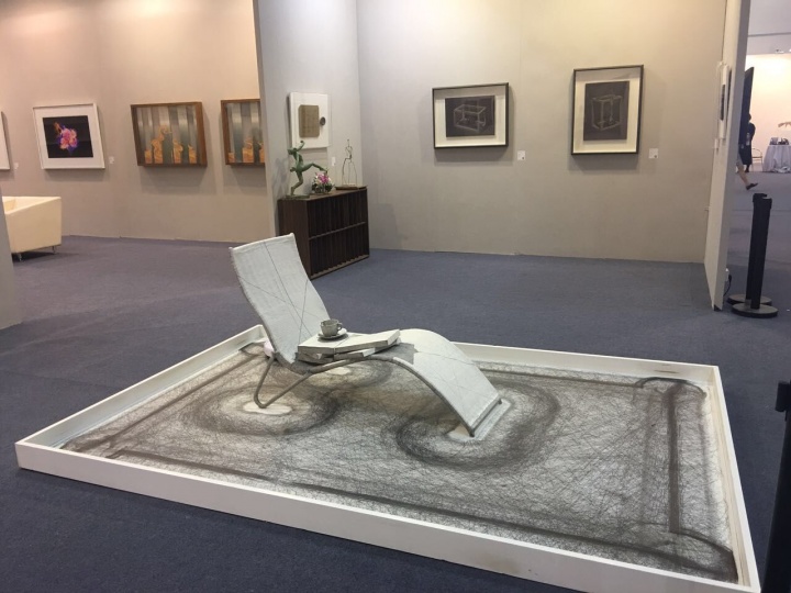 凯撒艺术 姜吉安 《日常之道 》绘画装置 300×200×90 cm2015
凯撒艺术 姜吉安 《日常之道 》绘画装置 300×200×90 cm2015