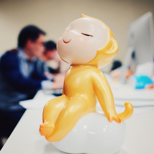 Artand和艺术家泡泡合作的雕塑衍生品,计划和新浪联合发布,会请类似Tfboys这种级别的明星做代言。
Artand和艺术家泡泡合作的雕塑衍生品,计划和新浪联合发布,会请类似Tfboys这种级别的明星做代言。