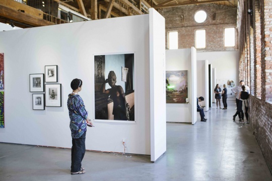 这次展览一共有17家参展商,和超过60位非洲艺术家
这次展览一共有17家参展商,和超过60位非洲艺术家