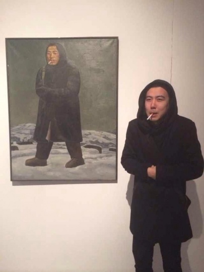 侯杰:“ 2013年秋拍,我们推出“首届中国油画学会展”专题,当时在恒通,做这个专题的展览,寒冬腊月,没有暖气,裹得衣服特别严实,当时的衣服就和段建伟《队长》这幅作品很像。” 侯杰:“ 2013年秋拍,我们推出“首届中国油画学会展”专题,当时在恒通,做这个专题的展览,寒冬腊月,没有暖气,裹得衣服特别严实,当时的衣服就和段建伟《队长》这幅作品很像。”