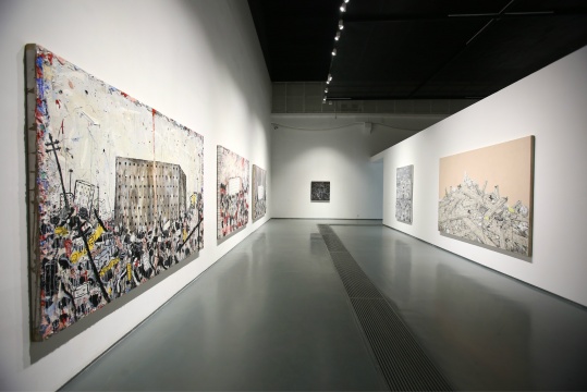 李继开的绘画向来以灵性的笔触和诗化的气质著称,现场展示了他近年的创作
李继开的绘画向来以灵性的笔触和诗化的气质著称,现场展示了他近年的创作