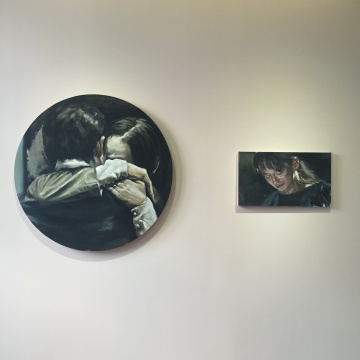 左侧作品为《今夜陪我度过》 右侧作品《忍耐》 35×60cm 布面油画 2015
左侧作品为《今夜陪我度过》 右侧作品《忍耐》 35×60cm 布面油画 2015