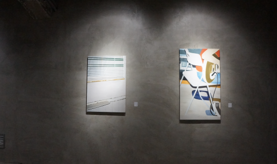 王强《暖》 丙烯亚麻 130×74cm 2010(右) 王强《暖》 丙烯亚麻 130×74cm 2010(右)
