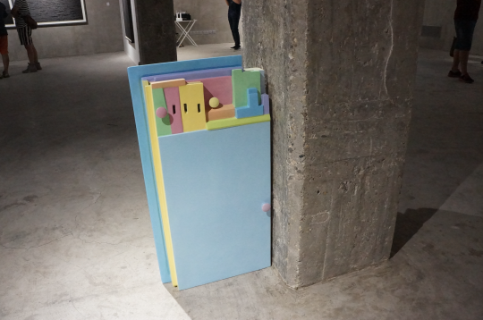 王礼军《一个柜子的游戏》 旧家具、油漆  50×24×96cm