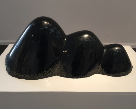 《空相-三座山》 &nbsp;33×43×34cm &nbsp; 黑花岗石 &nbsp;1976
