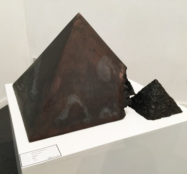 《空相-从金字塔到金字塔》  41×56×56cm  青铜 1976
