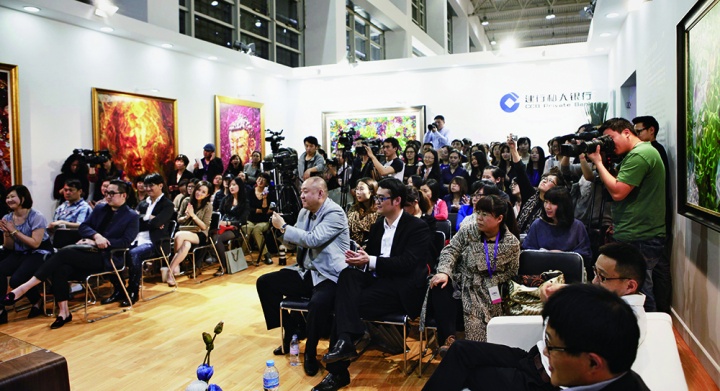 2013年,北京匡时携手“艺术北京”于北京农业展览馆举行“两岸三地青年收藏家邀请展”活动现场
2013年,北京匡时携手“艺术北京”于北京农业展览馆举行“两岸三地青年收藏家邀请展”活动现场