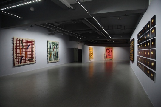 “感觉感觉”展览现场的安尼沃尔的羊毛毡地毯作品
“感觉感觉”展览现场的安尼沃尔的羊毛毡地毯作品