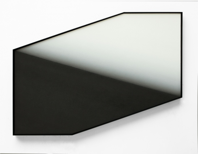 《1/2》101×140cm 布上油画 2015
《1/2》101×140cm 布上油画 2015