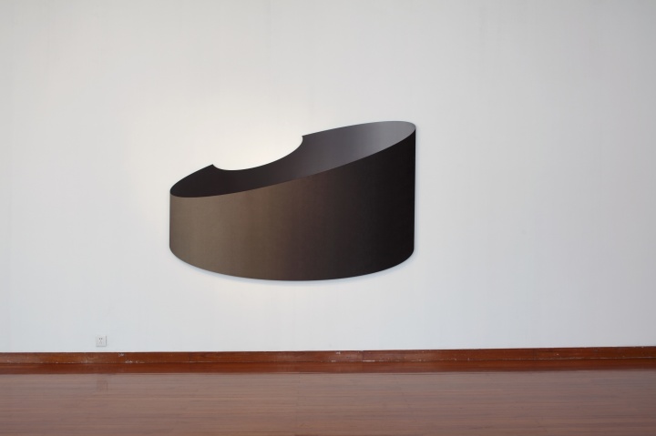 《另外》138.5×210.5cm 铝塑板上油画 2012
《另外》138.5×210.5cm 铝塑板上油画 2012