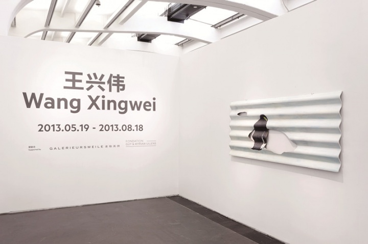 2013年,尤伦斯当代艺术中心举办的王兴伟个展现场,展出的74件绘画作品梳理了王兴伟在过去二十年间重要的创作
2013年,尤伦斯当代艺术中心举办的王兴伟个展现场,展出的74件绘画作品梳理了王兴伟在过去二十年间重要的创作