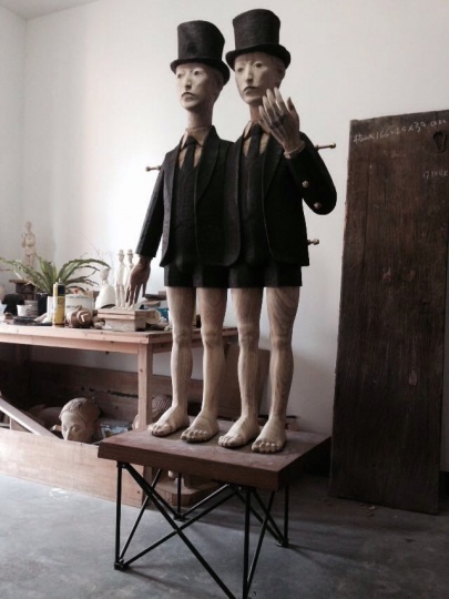 杜春风 《等待多戈》 2015 香樟木 180×80×55cm
杜春风 《等待多戈》 2015 香樟木 180×80×55cm