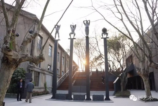 张大力雕塑作品《愚公移山》 被乌镇收藏
张大力雕塑作品《愚公移山》 被乌镇收藏