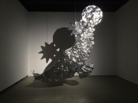 奇奇·史密斯(Kiki Smith)的《新月飞鸟》(Crescent Bird)被乌镇收藏 奇奇·史密斯(Kiki Smith)的《新月飞鸟》(Crescent Bird)被乌镇收藏