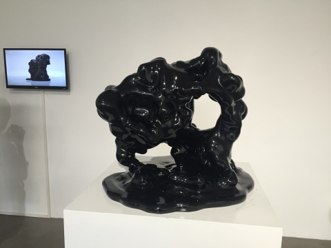 周长勇 《太极》 73×83×76cm 玻璃钢、多媒介视频 2015
周长勇 《太极》 73×83×76cm 玻璃钢、多媒介视频 2015