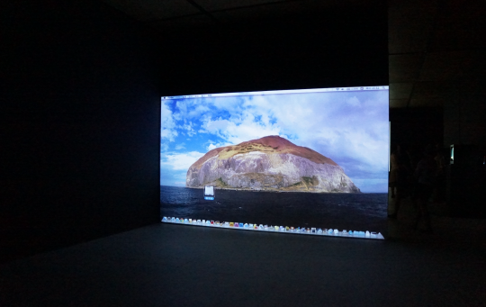 林科《鲁滨逊漂流记》 录像或录像装置 56 秒 2011 由艺术家和杨画廊提供
林科《鲁滨逊漂流记》 录像或录像装置 56 秒 2011 由艺术家和杨画廊提供