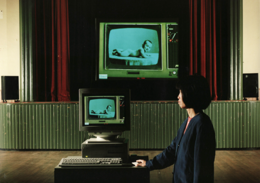 冯梦波 《私人照相簿》 互动装置 1996 由艺术家提供​