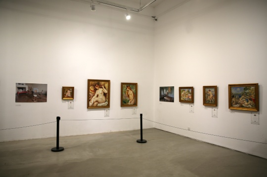 这面展墙上展示的是雷诺阿著名的浴女题材
这面展墙上展示的是雷诺阿著名的浴女题材