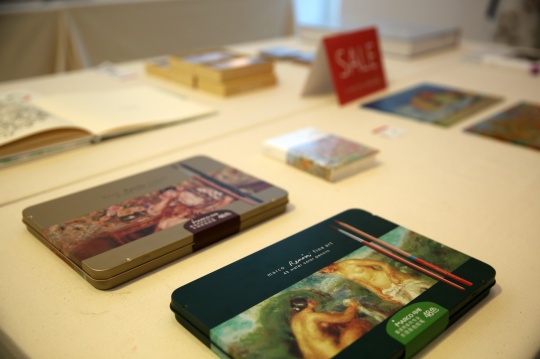 本次展览的相关艺术衍生品
本次展览的相关艺术衍生品