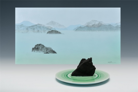 沈岂厉 《河兮-南山系列之二》 86×50×90cm 瓷 2015
沈岂厉 《河兮-南山系列之二》 86×50×90cm 瓷 2015