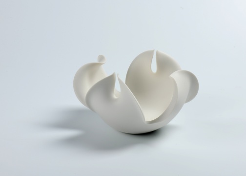 金贞华 《悄然的变化系列-5》 23×23×14cm 瓷 2013
金贞华 《悄然的变化系列-5》 23×23×14cm 瓷 2013