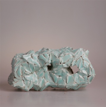 王国栋 《含利》 23×11×12cm 瓷 2010
王国栋 《含利》 23×11×12cm 瓷 2010