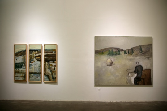 (左)孙昌武 《东山印象》 140×42cm×3 布面油画 2002
(右)黄立言 《北方往北》210×175cm 布面油画 2014
(左)孙昌武 《东山印象》 140×42cm×3 布面油画 2002
(右)黄立言 《北方往北》210×175cm 布面油画 2014