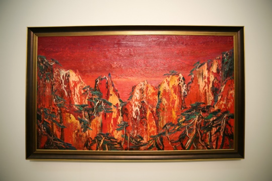 尹朝阳 《红山》 150×260cm 布面油画 2013
尹朝阳 《红山》 150×260cm 布面油画 2013