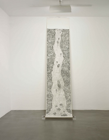 倪有鱼 《历史之音》 画心:36 5×90cm、卷轴:450×92cm 木刻、纸本手工拓印、卷轴装裱 2014
倪有鱼 《历史之音》 画心:36 5×90cm、卷轴:450×92cm 木刻、纸本手工拓印、卷轴装裱 2014