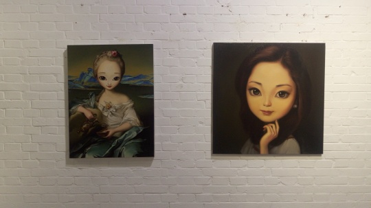 左：《江山美人之二》 60×80cm 布面油画 2014；右：《美丽天使邓丽君》 80x80cm 布面油画 2014
