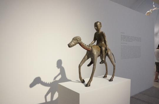 《路过》 84x30x80cm 铸铜化学着色 2015 《路过》 84x30x80cm 铸铜化学着色 2015