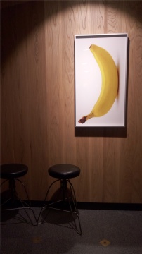 试衣间的香蕉照片
