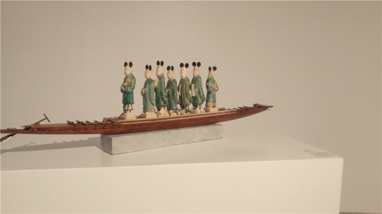 杨穹 《有朋自远方来》 130×9×26cm 陶佣(明)、红花梨木 2016 杨穹 《有朋自远方来》 130×9×26cm 陶佣(明)、红花梨木 2016