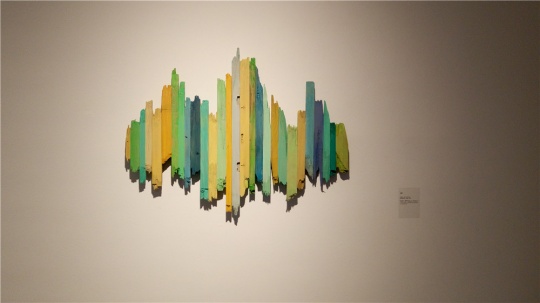 王礼军 《有隙》 115×60×5cm 旧家具木块、丙烯 2016
王礼军 《有隙》 115×60×5cm 旧家具木块、丙烯 2016