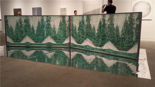 王海龙 《一吨风景》 240××8×116cm 绘画装置 2016
王海龙 《一吨风景》 240××8×116cm 绘画装置 2016