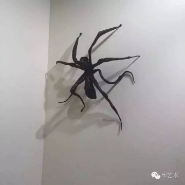 作为一个中国人,我们焦虑的看到:中国绘画的数量在巴塞尔迅速的减少,但我们也开心的看到:中国绘画和现实的关系似乎已经找到了突破口。
作为一个中国人,我们焦虑的看到:中国绘画的数量在巴塞尔迅速的减少,但我们也开心的看到:中国绘画和现实的关系似乎已经找到了突破口。