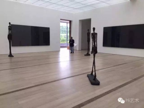 贾科梅蒂&里希特,一个在地上,一个在墙上;一个在走,一个在看@贝耶勒基金会美术馆( Beyeler Foundation) 大师不再了,作品还是会对话,策展人就是那个灵媒人。
贾科梅蒂&里希特,一个在地上,一个在墙上;一个在走,一个在看@贝耶勒基金会美术馆( Beyeler Foundation) 大师不再了,作品还是会对话,策展人就是那个灵媒人。