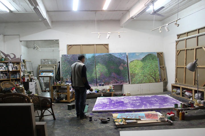 两侧的墙上还有其他作品,这张照片从布局陈设和如今的几乎相同
两侧的墙上还有其他作品,这张照片从布局陈设和如今的几乎相同